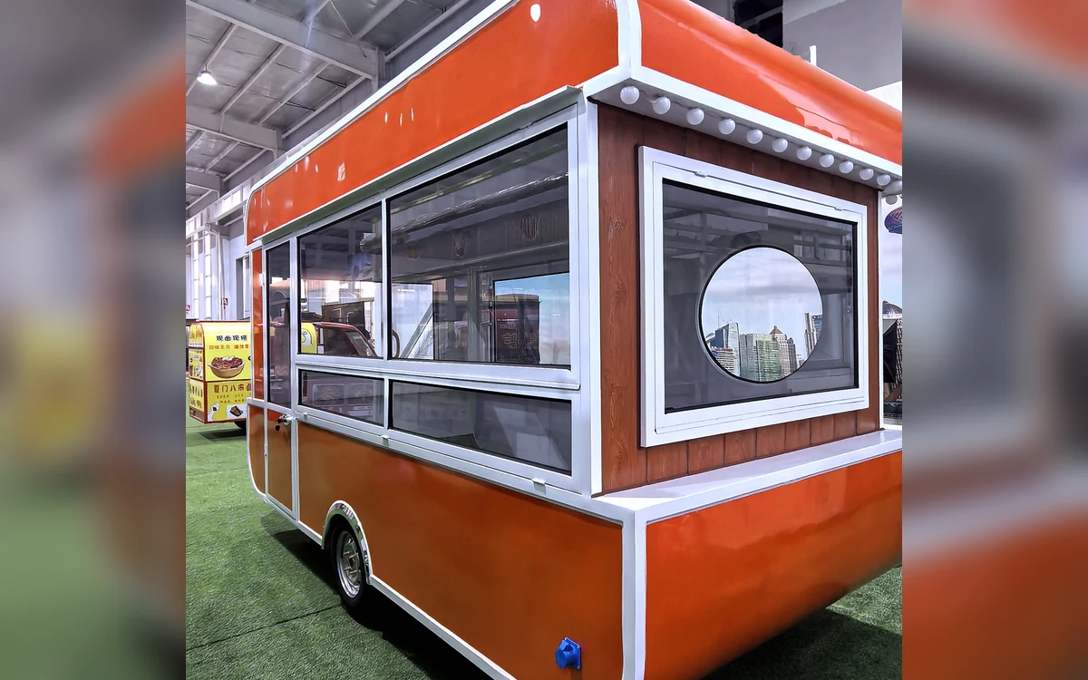 Food Truck & Mobile Kitchen angle 6