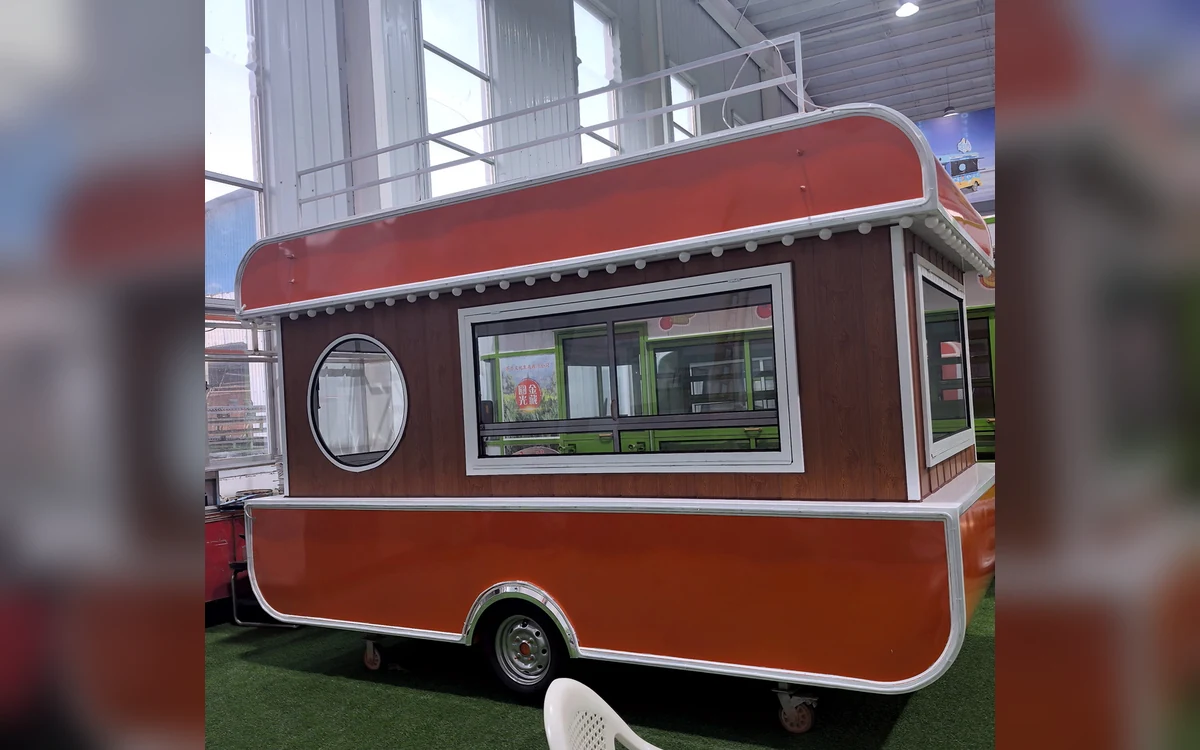 Food Truck & Mobile Kitchen angle 3
